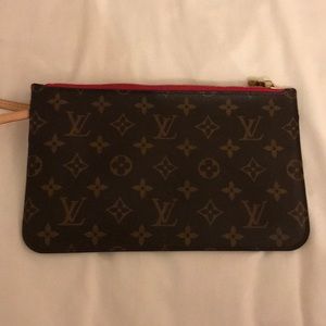 Never full Wristlet pink lining